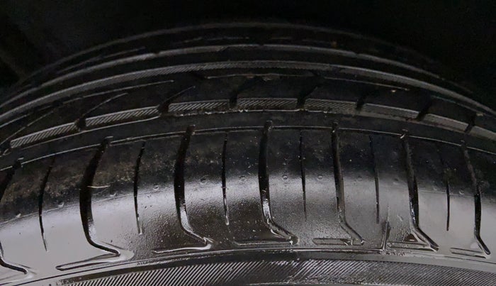 2018 Maruti Vitara Brezza ZDI AMT, Diesel, Automatic, 57,345 km, Left Front Tyre Tread