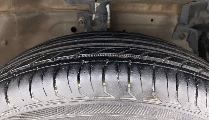 2016 Maruti Swift Dzire VXI, Petrol, Manual, 1,22,231 km, Right Front Tyre Tread