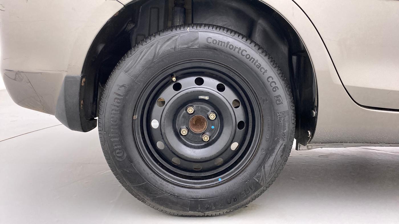 2016 Maruti Swift Dzire VXI, Petrol, Manual, 1,22,231 km, Right Rear Wheel