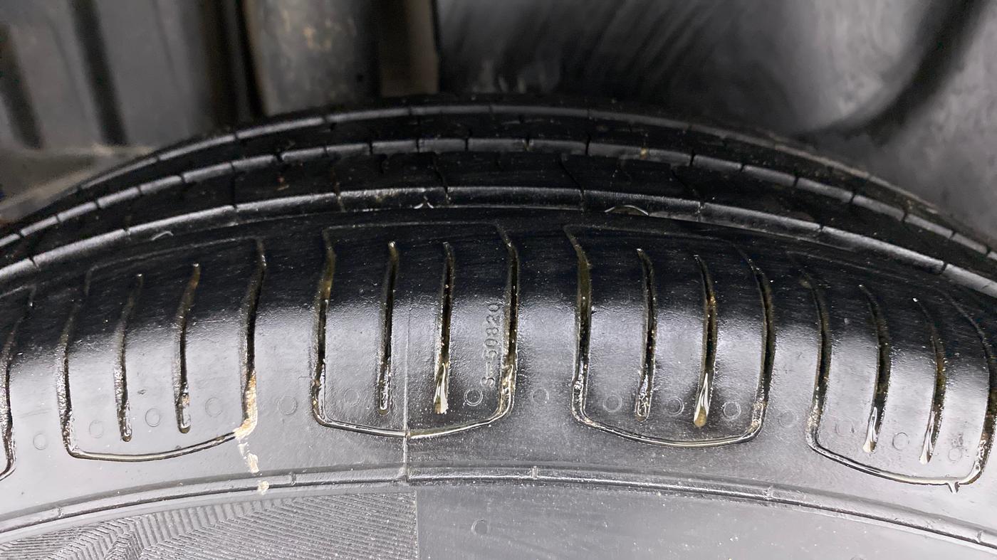 2016 Maruti Swift Dzire VXI, Petrol, Manual, 1,22,231 km, Right Rear Tyre Tread