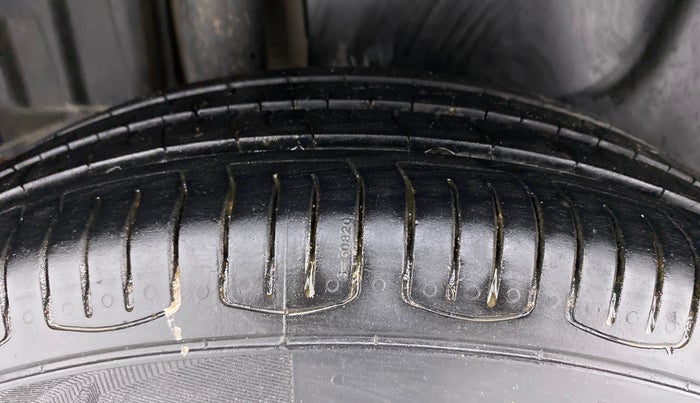 2016 Maruti Swift Dzire VXI, Petrol, Manual, 1,22,231 km, Right Rear Tyre Tread
