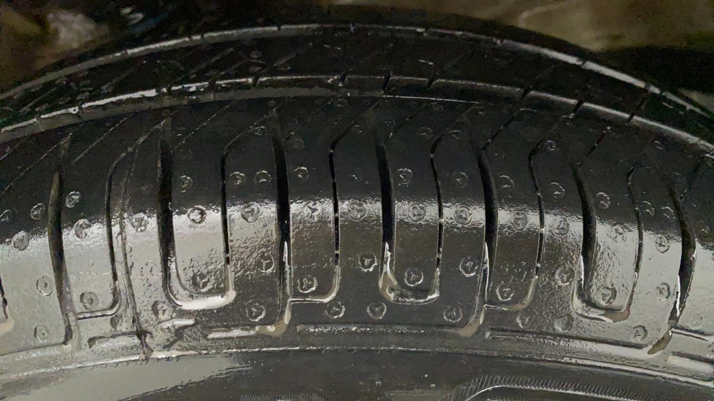 2015 Maruti Wagon R 1.0 LXI CNG, CNG, Manual, 78,067 km, Left Front Tyre Tread