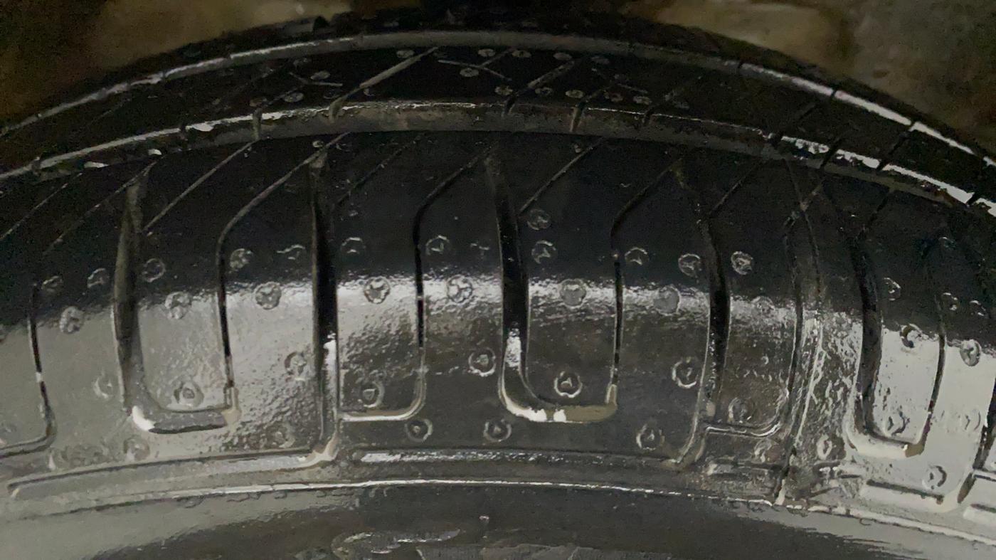 2015 Maruti Wagon R 1.0 LXI CNG, CNG, Manual, 78,067 km, Right Front Tyre Tread