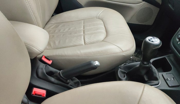 2016 Fiat Linea EMOTION 1.4 L T JET, Petrol, Manual, 22,223 km, Gear Lever