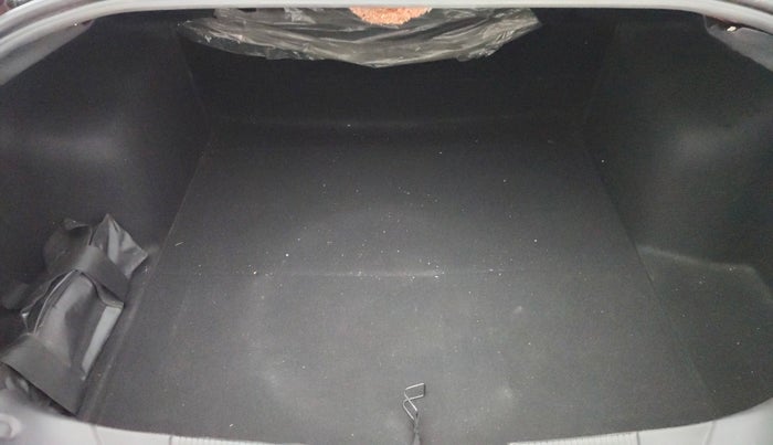 2016 Fiat Linea EMOTION 1.4 L T JET, Petrol, Manual, 22,223 km, Boot Inside