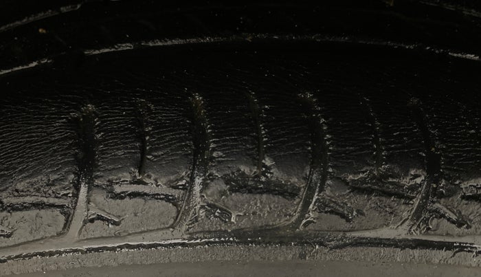 2016 Skoda Rapid AMBITION 1.6 MPI MT, Petrol, Manual, 82,089 km, Left Front Tyre Tread