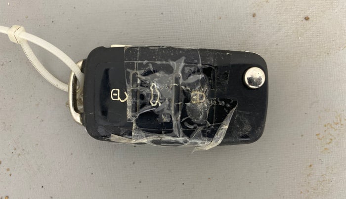 2016 Skoda Rapid AMBITION 1.6 MPI MT, Petrol, Manual, 82,089 km, Key Close Up