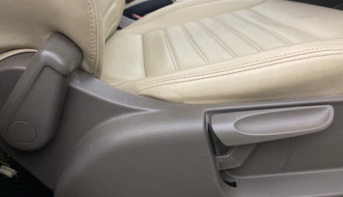 2016 Skoda Rapid AMBITION 1.6 MPI MT, Petrol, Manual, 82,089 km, Driver Side Adjustment Panel