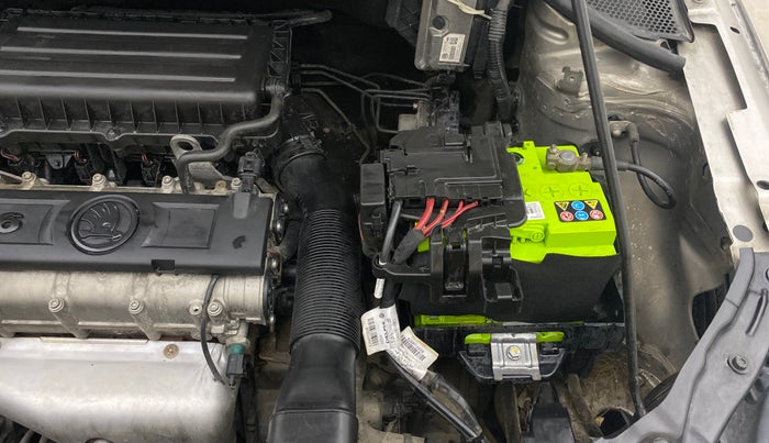 2016 Skoda Rapid AMBITION 1.6 MPI MT, Petrol, Manual, 82,089 km, Engine View - Left