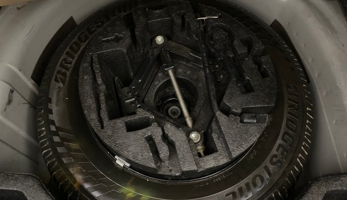 2016 Skoda Rapid AMBITION 1.6 MPI MT, Petrol, Manual, 82,089 km, Spare Tyre