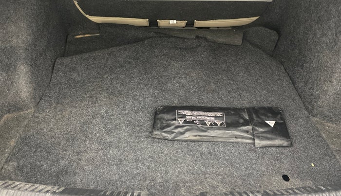 2016 Skoda Rapid AMBITION 1.6 MPI MT, Petrol, Manual, 82,089 km, Boot Inside