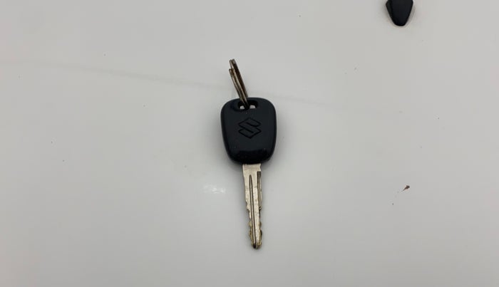 2017 Maruti Alto 800 LXI, CNG, Manual, 32,671 km, Key Close Up