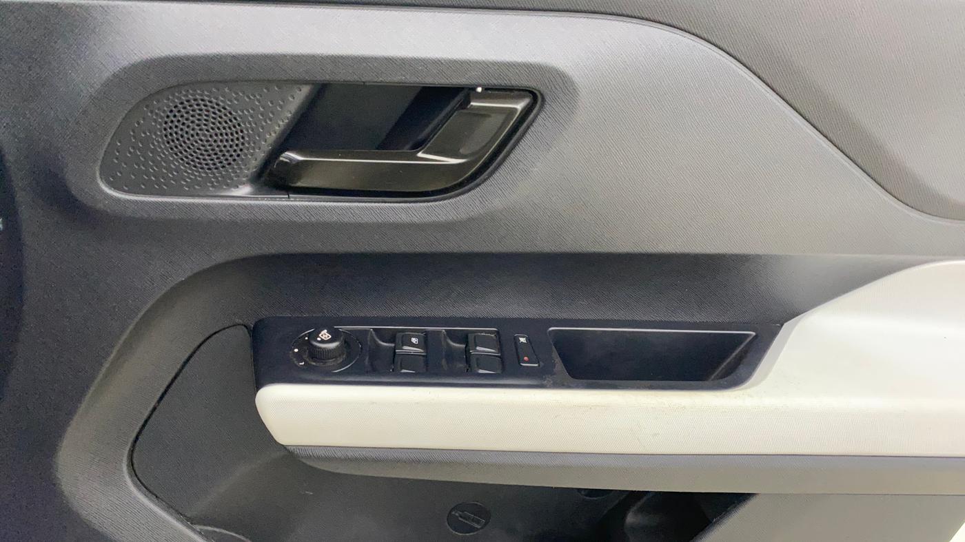 2021 Tata PUNCH ACCOMPLISHED MT, CNG, Manual, 42,828 km, Driver Side Door Panels Control