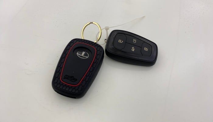 2021 Tata PUNCH ACCOMPLISHED MT, CNG, Manual, 42,828 km, Key Close Up