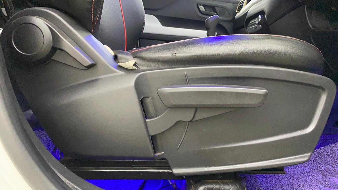 2021 Tata PUNCH ACCOMPLISHED MT, CNG, Manual, 42,828 km, Driver Side Adjustment Panel