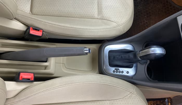 2016 Volkswagen Vento HIGHLINE 1.5 AT, Diesel, Automatic, 1,22,532 km, Gear Lever