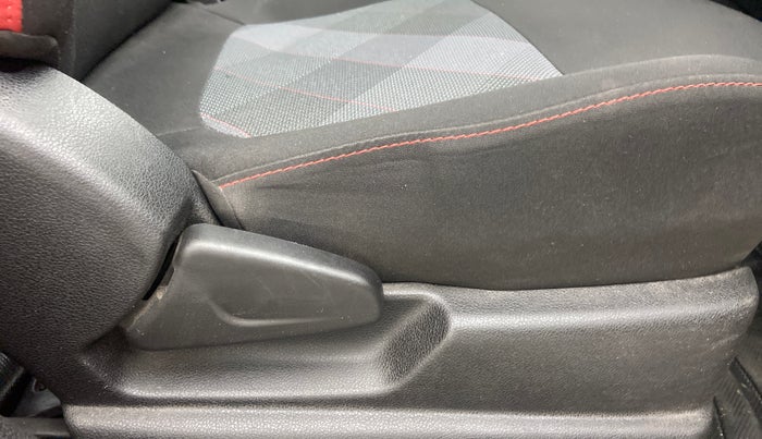 2020 Renault Kwid RXT, Petrol, Manual, 13,560 km, Driver Side Adjustment Panel