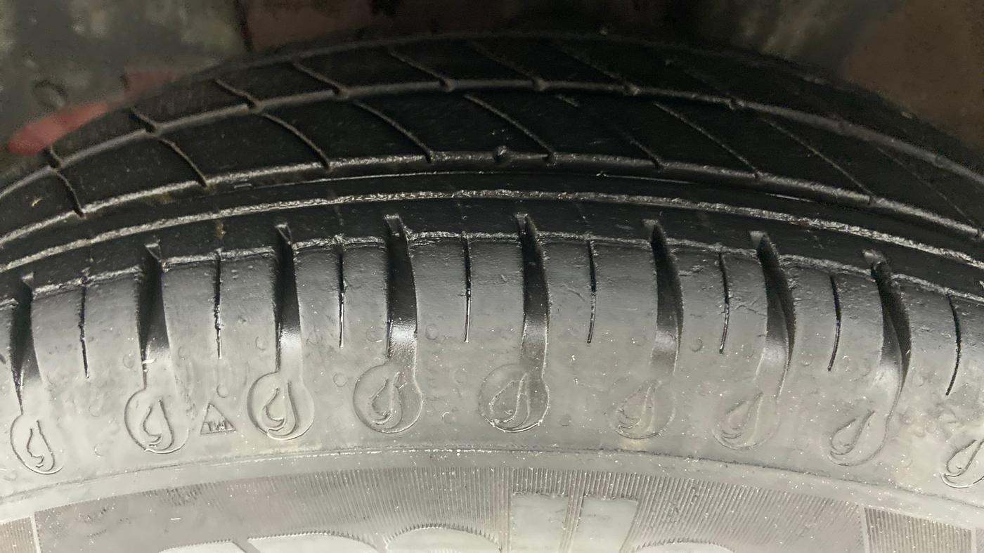 2020 Renault Kwid RXT, Petrol, Manual, 13,560 km, Left Front Tyre Tread
