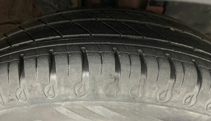 2020 Renault Kwid RXT, Petrol, Manual, 13,560 km, Right Front Tyre Tread