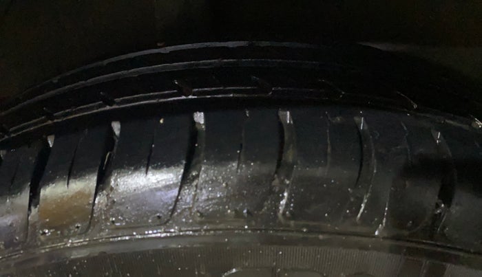 2015 Maruti Ritz VXI, Petrol, Manual, 54,482 km, Right Rear Tyre Tread