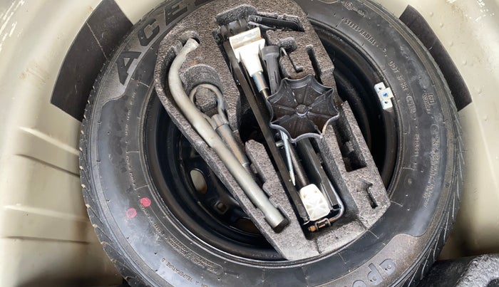 2013 Skoda Rapid ELEGANCE 1.6 TDI CR MT, Diesel, Manual, 85,878 km, Spare Tyre