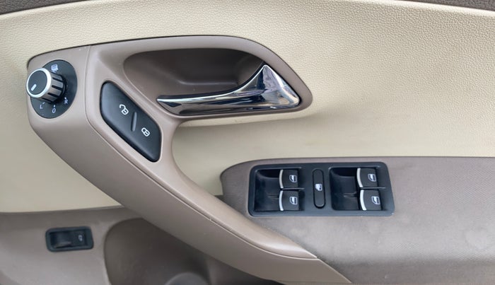 2013 Skoda Rapid ELEGANCE 1.6 TDI CR MT, Diesel, Manual, 85,878 km, Driver Side Door Panels Control