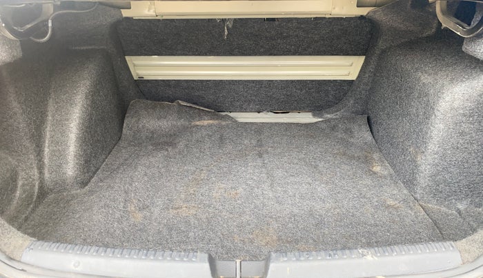 2013 Skoda Rapid ELEGANCE 1.6 TDI CR MT, Diesel, Manual, 85,878 km, Boot Inside