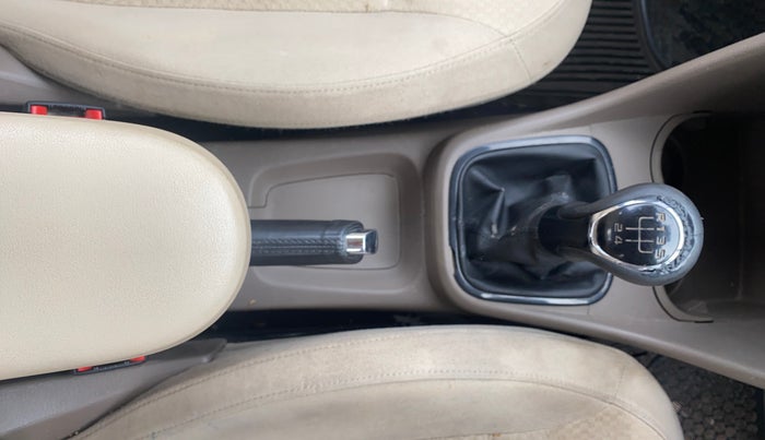 2013 Skoda Rapid ELEGANCE 1.6 TDI CR MT, Diesel, Manual, 85,878 km, Gear Lever