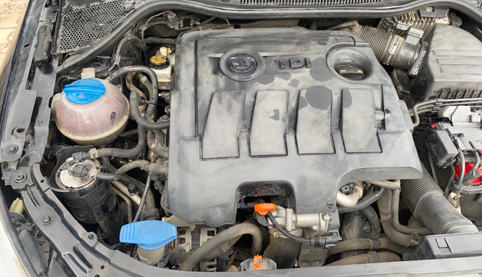 2013 Skoda Rapid ELEGANCE 1.6 TDI CR MT, Diesel, Manual, 85,878 km, Engine View - Right