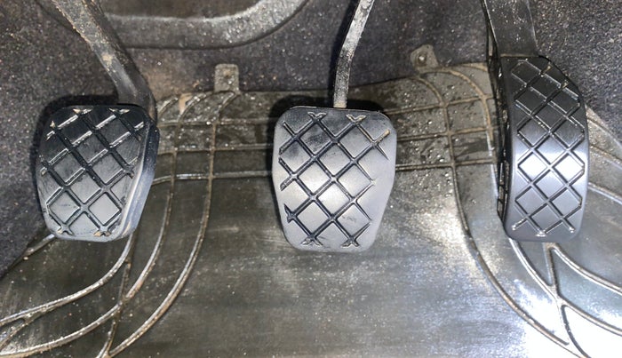 2013 Skoda Rapid ELEGANCE 1.6 TDI CR MT, Diesel, Manual, 85,878 km, Pedals