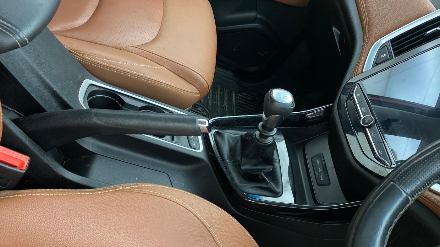 2020 MG HECTOR PLUS SHARP 1.5 PETROL TURBO HYBRID MT 6-STR, Petrol, Manual, 56,803 km, Gear Lever