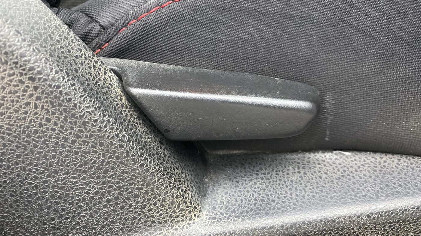 2017 Renault Duster RXS CVT, Petrol, Automatic, 91,136 km, Driver Side Adjustment Panel