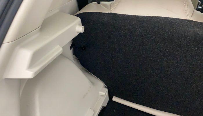 2022 Mahindra XUV300 W6 1.2 PETROL AMT, Petrol, Automatic, 16,034 km, Dicky (Boot door) - Parcel tray missing