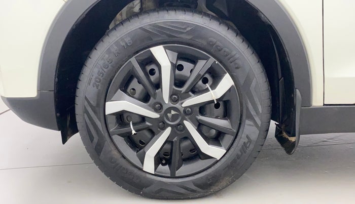 2022 Mahindra XUV300 W6 1.2 PETROL AMT, Petrol, Automatic, 16,034 km, Left Front Wheel