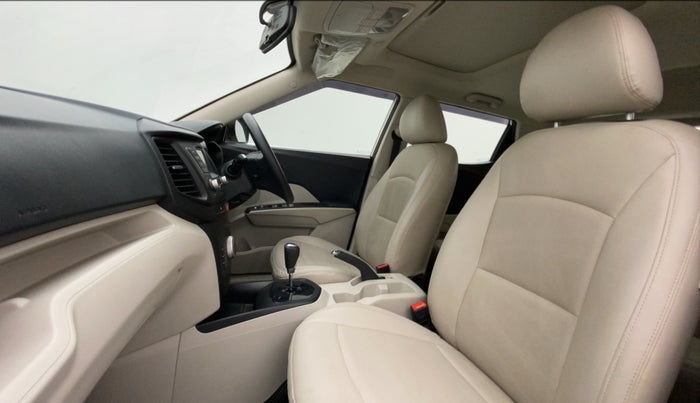 2022 Mahindra XUV300 W6 1.2 PETROL AMT, Petrol, Automatic, 16,034 km, Right Side Front Door Cabin