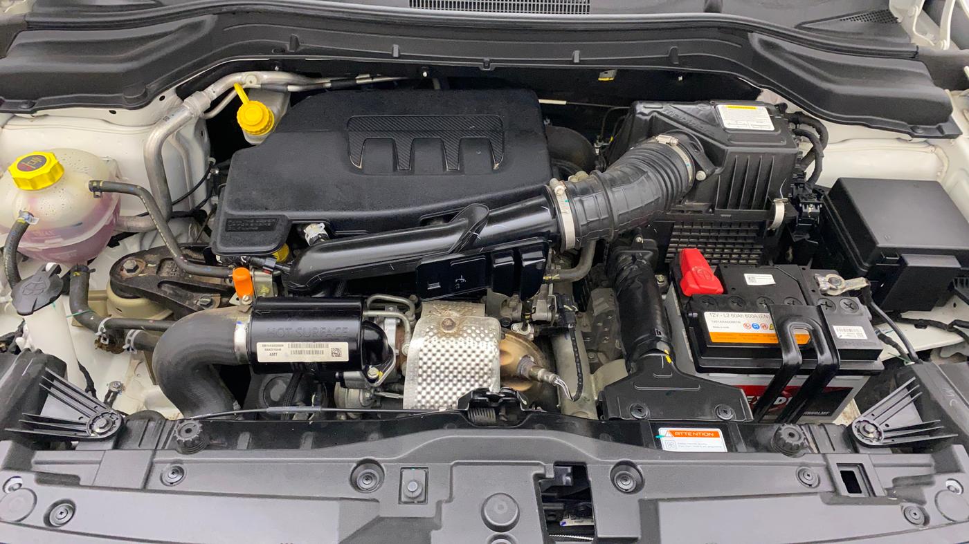 2022 Mahindra XUV300 W6 1.2 PETROL AMT, Petrol, Automatic, 16,034 km, Open Bonet