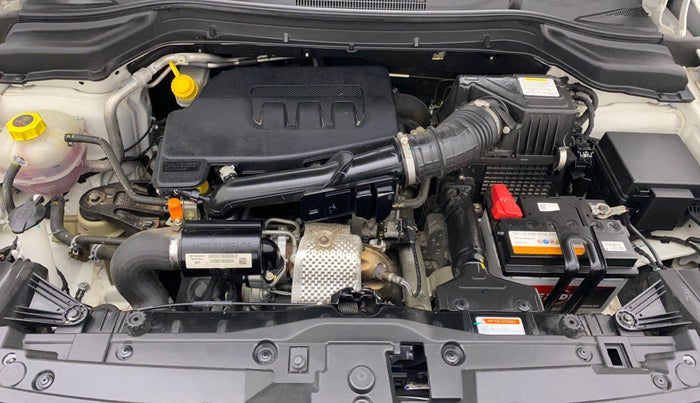 2022 Mahindra XUV300 W6 1.2 PETROL AMT, Petrol, Automatic, 16,034 km, Open Bonet