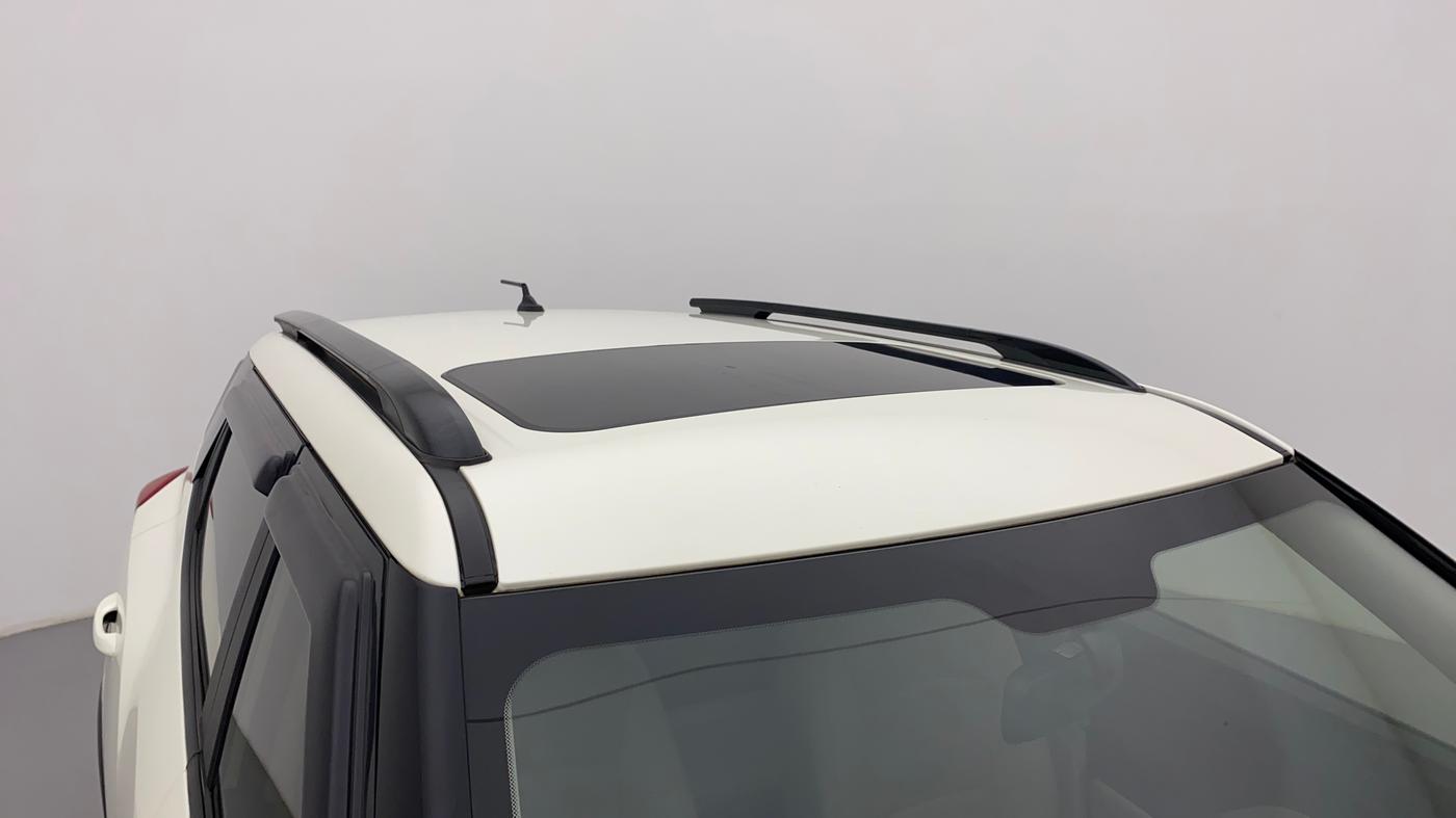 2022 Mahindra XUV300 W6 1.2 PETROL AMT, Petrol, Automatic, 16,034 km, Roof