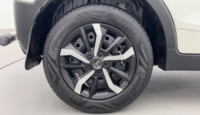 2022 Mahindra XUV300 W6 1.2 PETROL AMT, Petrol, Automatic, 16,034 km, Right Rear Wheel