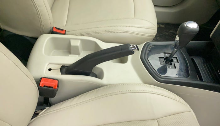 2022 Mahindra XUV300 W6 1.2 PETROL AMT, Petrol, Automatic, 16,034 km, Gear Lever