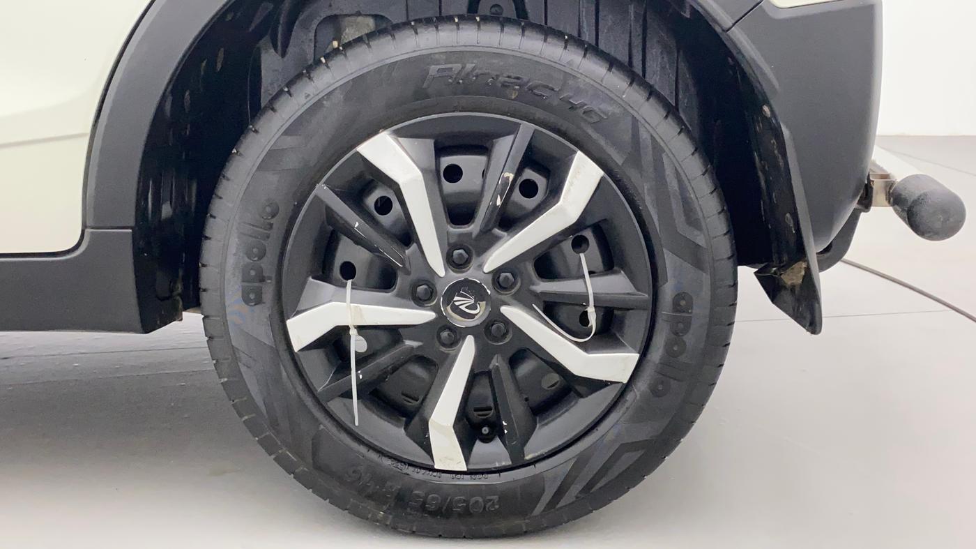 2022 Mahindra XUV300 W6 1.2 PETROL AMT, Petrol, Automatic, 16,034 km, Left Rear Wheel