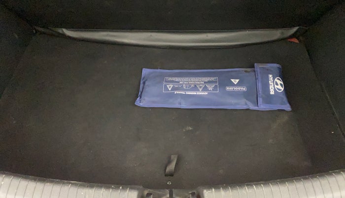 2017 Hyundai Grand i10 SPORTZ (O) AT 1.2 KAPPA VTVT, Petrol, Automatic, 49,030 km, Boot Inside