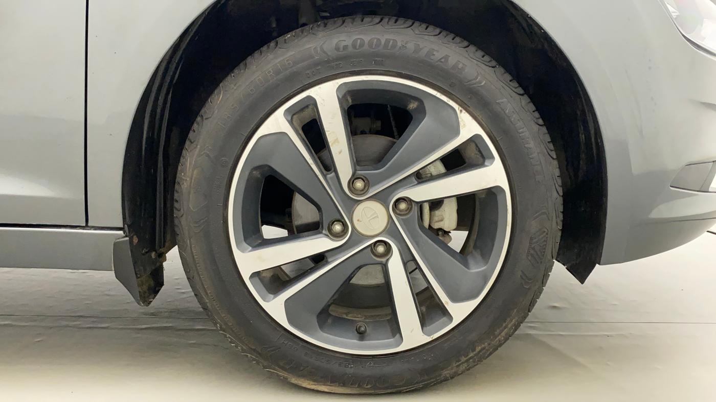 2022 Tata ALTROZ XZA, Petrol, Automatic, 19,606 km, Right Front Wheel