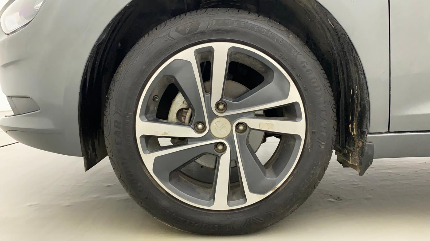 2022 Tata ALTROZ XZA, Petrol, Automatic, 19,606 km, Left Front Wheel