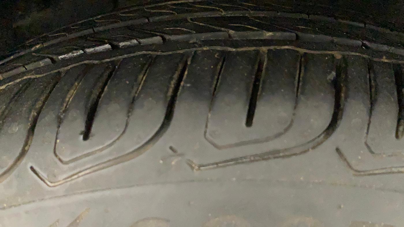 2022 Tata ALTROZ XZA, Petrol, Automatic, 19,606 km, Right Front Tyre Tread