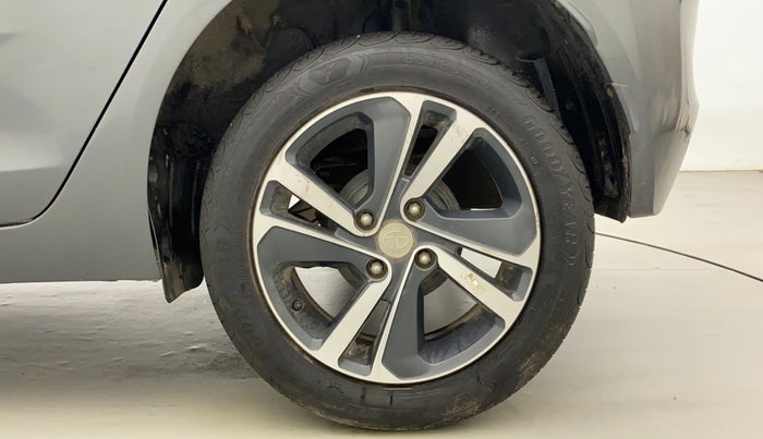2022 Tata ALTROZ XZA, Petrol, Automatic, 19,606 km, Left Rear Wheel