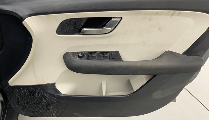 2022 Tata ALTROZ XZA, Petrol, Automatic, 19,606 km, Driver Side Door Panels Control