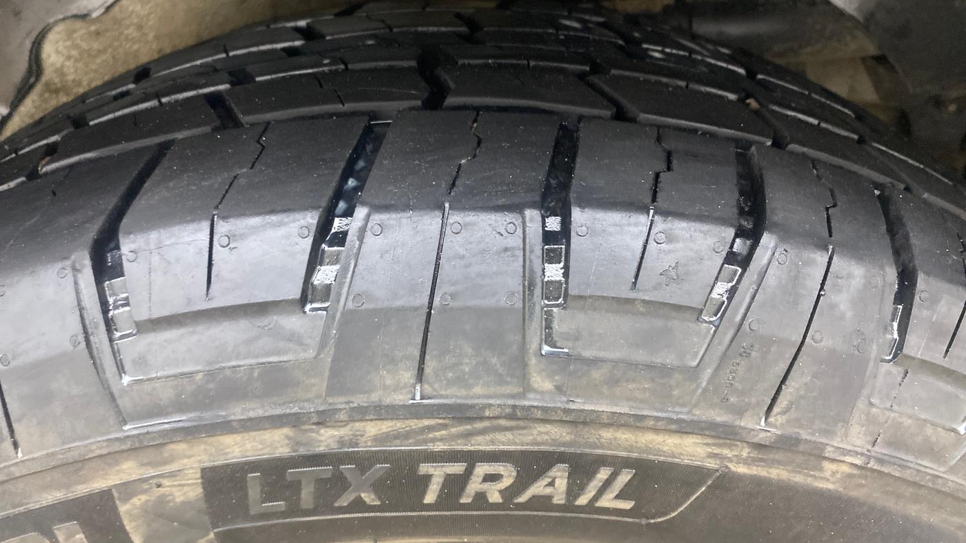 2020 Mahindra XUV500 W9 AT, Diesel, Automatic, 1,21,434 km, Left Rear Tyre Tread