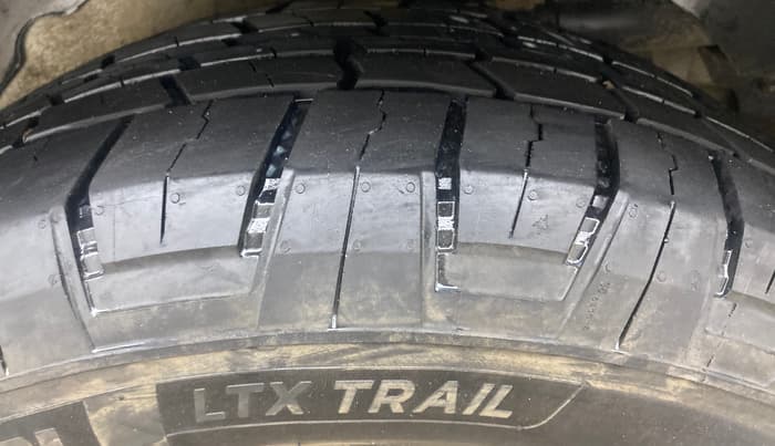 2020 Mahindra XUV500 W9 AT, Diesel, Automatic, 1,21,378 km, Left Rear Tyre Tread