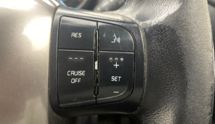 2020 Mahindra XUV500 W9 AT, Diesel, Automatic, 1,21,378 km, Adaptive Cruise Control